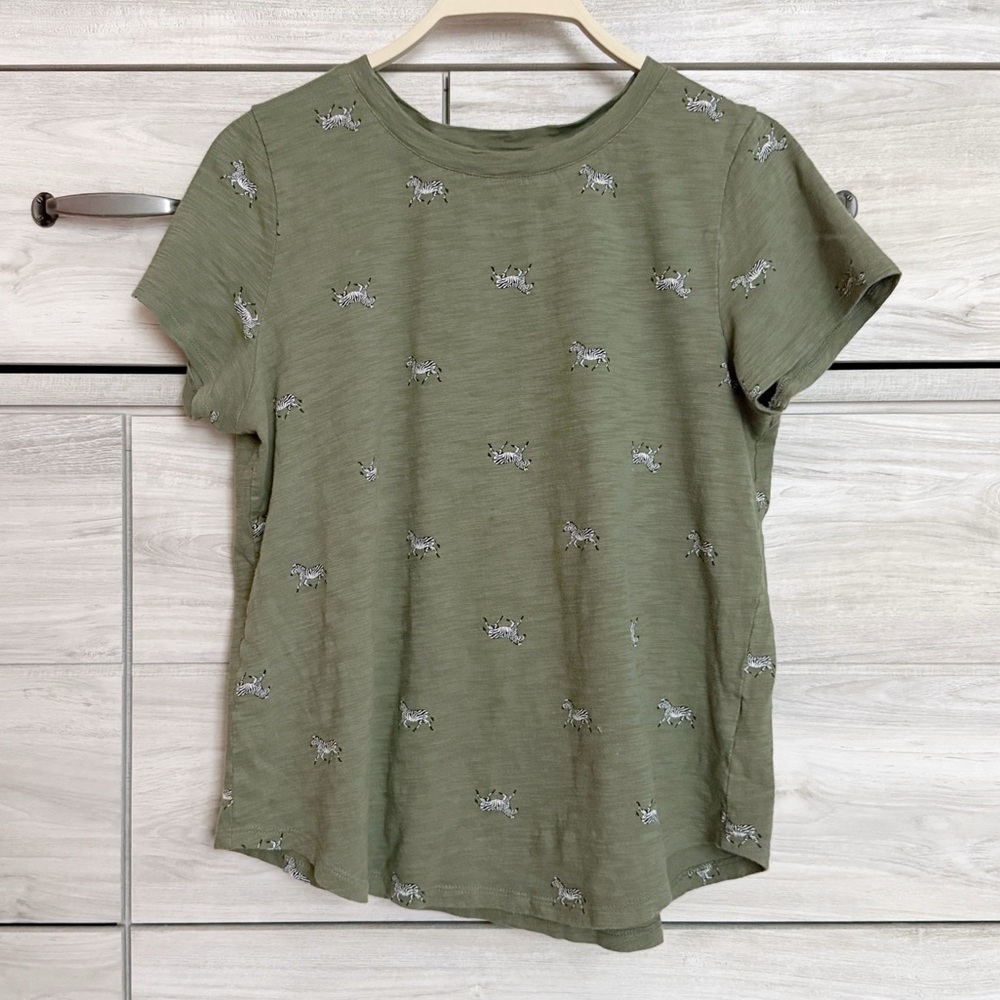Old Navy Everywear Graphic Tee Green with Zebra Print Size Small